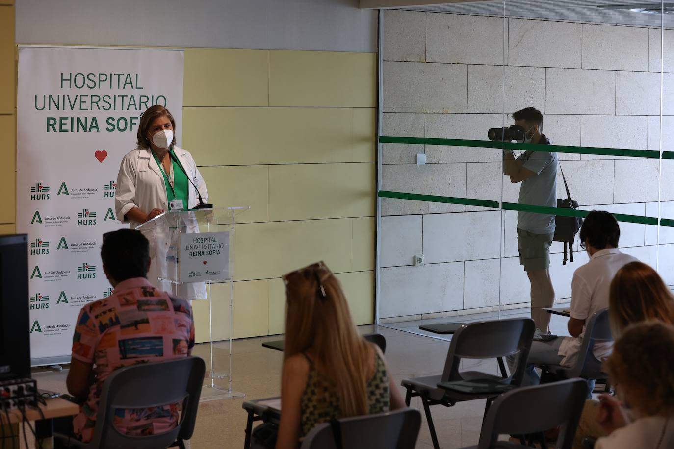 El equipo sanitario que opera con robot a niños en Córdoba, en imágenes