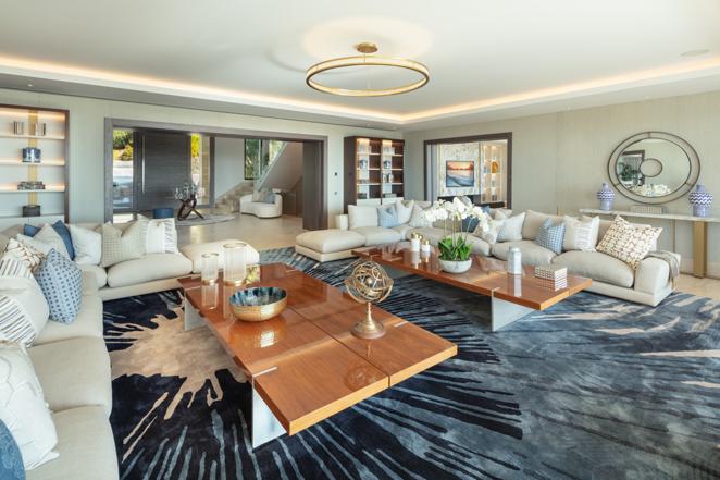 Villa Olympus, una mansión de lujo en Marbella. Otra de las zona de estar de la planta baja de la villa.