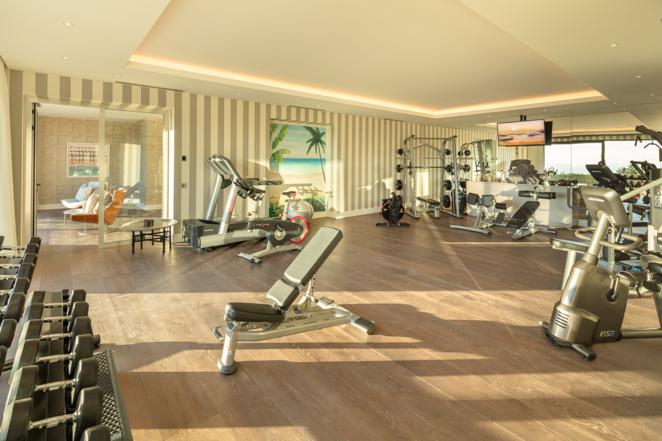 Villa Olympus, una mansión de lujo en Marbella. Gimnasio con todo tipo de maquinaria y accesorios.
