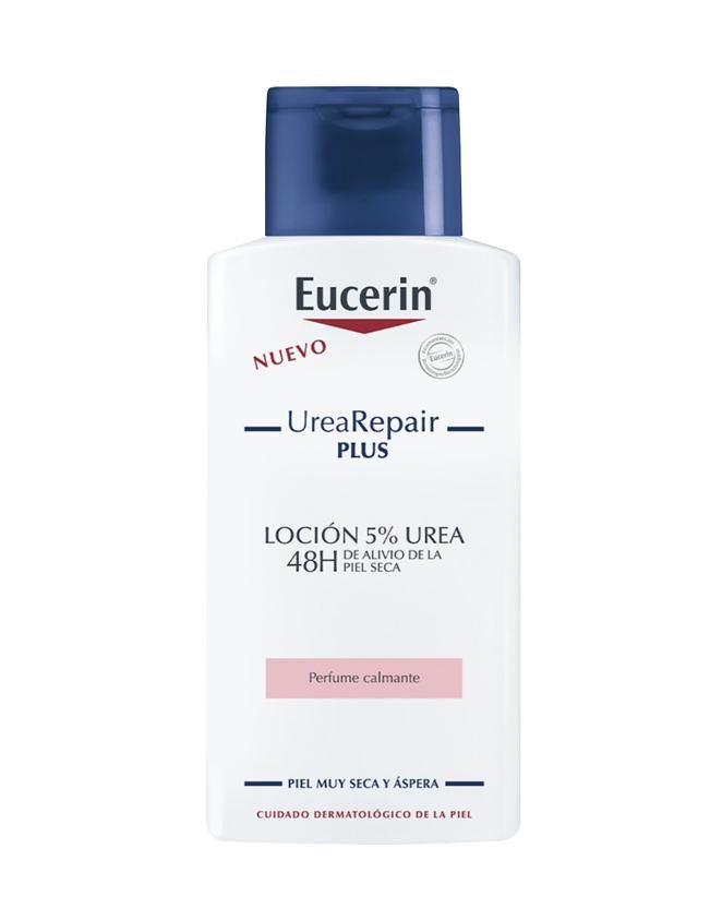 Loción corporal UreaRepair Plus 5% con perfume calmante de Eucerin (13,75 €, 250 ml). Con 5% de urea calma, hidrata intensamente y suaviza la piel seca y áspera, prorporcionando alivio inmediato y duradero. Además de urea contiene factores naturales de hidratación y ceramidas, que ayudan a retener la hidratación y reparar la barrera natural de la piel.