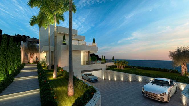 Una villa de lujo frente al mar en Jávea. La propiedad de 2.035 metros cuadrados, ligeramente inclinada, cuenta con una casa de 533 metros cuadrados habitables distribuidos en dos plantas más sótano.