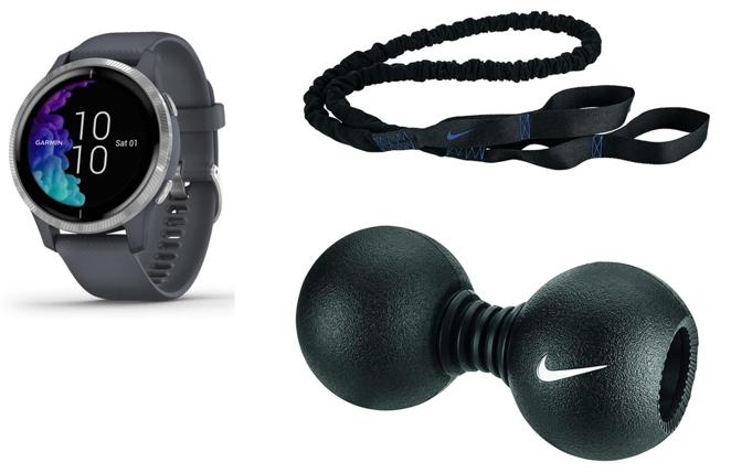 Pack para parejas fitness. Garmin Venu (329,95 euros) con más de 20 aplicaciones de deporte preinstaladas, como caminatas, carreras, ciclismo, natación, fitness y muchas más. Sencilla banda de resistencia, como esta de Nike 9 kg (16,50 ueors) para ejercitar en casa o en el gimnasio, y masajeador manual Nike Recovery Dual Roller (21,95 euros) que proporciona una presión ajustable y personalizada.