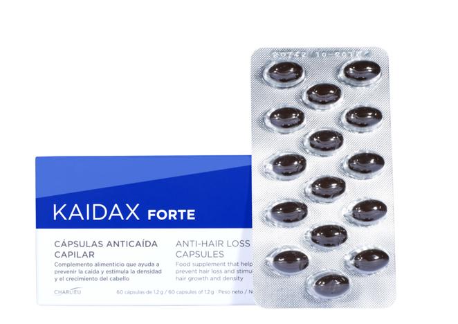 Kaidax Cápsulas Anticaída Capilar (37,95 €). Complemento nutricional que actúa a diferentes niveles y que incorpora en su fórmula dos potentes activos: semilla de calazaba y sabal serrulata, que ayudan a ampliar la fase de crecimiento del cabello. Además, también aporta una combinación única de aminoácidos que forman parte de la queratina del cabello, L-cistina y taurina, así como antioxidantes, vitaminas y oligoelementos que previenen la caída del pelo. Se recomienda tomar una cápsula al día durante al menos 3 meses.