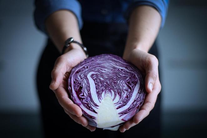 Lombarda. Una de las verduras más sanas y con menos calorías, concretamente 22 kcal por cada 100 gramos de producto comestible.