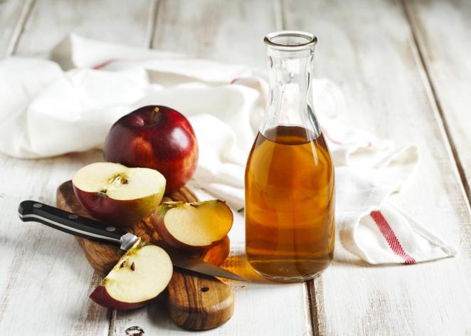Vinagre de manzana. El vinagre de <a href="https://www.abc.es/bienestar/alimentacion/abci-manzana-201909301304_noticia.html">manzana </a>es muy bajo en calorías, siendo el alimento más bajo de esta lista, con 4 kcal por cada 100 gramos del producto.