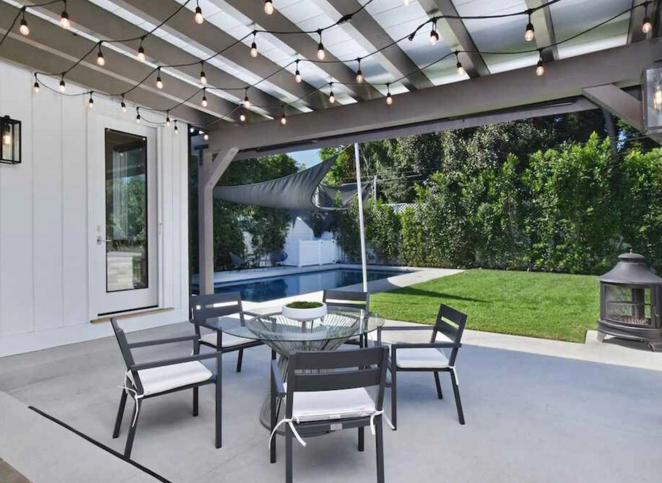 Así es la vivienda que vende Macaulay Culkin. En otra zona de la casa hay una zona de oficina con bar, baño y su propia entrada. También dispone de un garaje adjunto con espacio para dos vehículos.