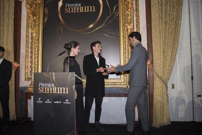 Los mejores momentos de los Premios Summum 2022. María I. Ortiz, Mariano Ontañón y Juan Betancourt en la gala de entrega de los Premios Summum 2022.