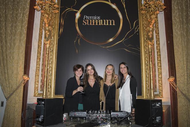 Los mejores momentos de los Premios Summum 2022. Bárbara Pérez, Paula Salso, Paula Aznar y Anna Vila en los Premios Summum 2022.
