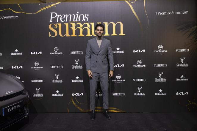 El modelo y actor Juan Betancourt, portada de Summum en mayo 2022 y galardonado de la noche.