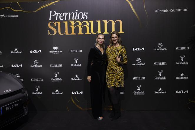 Laura Pintos, directora de Estilo de ABC, junto a Elena Taboada.