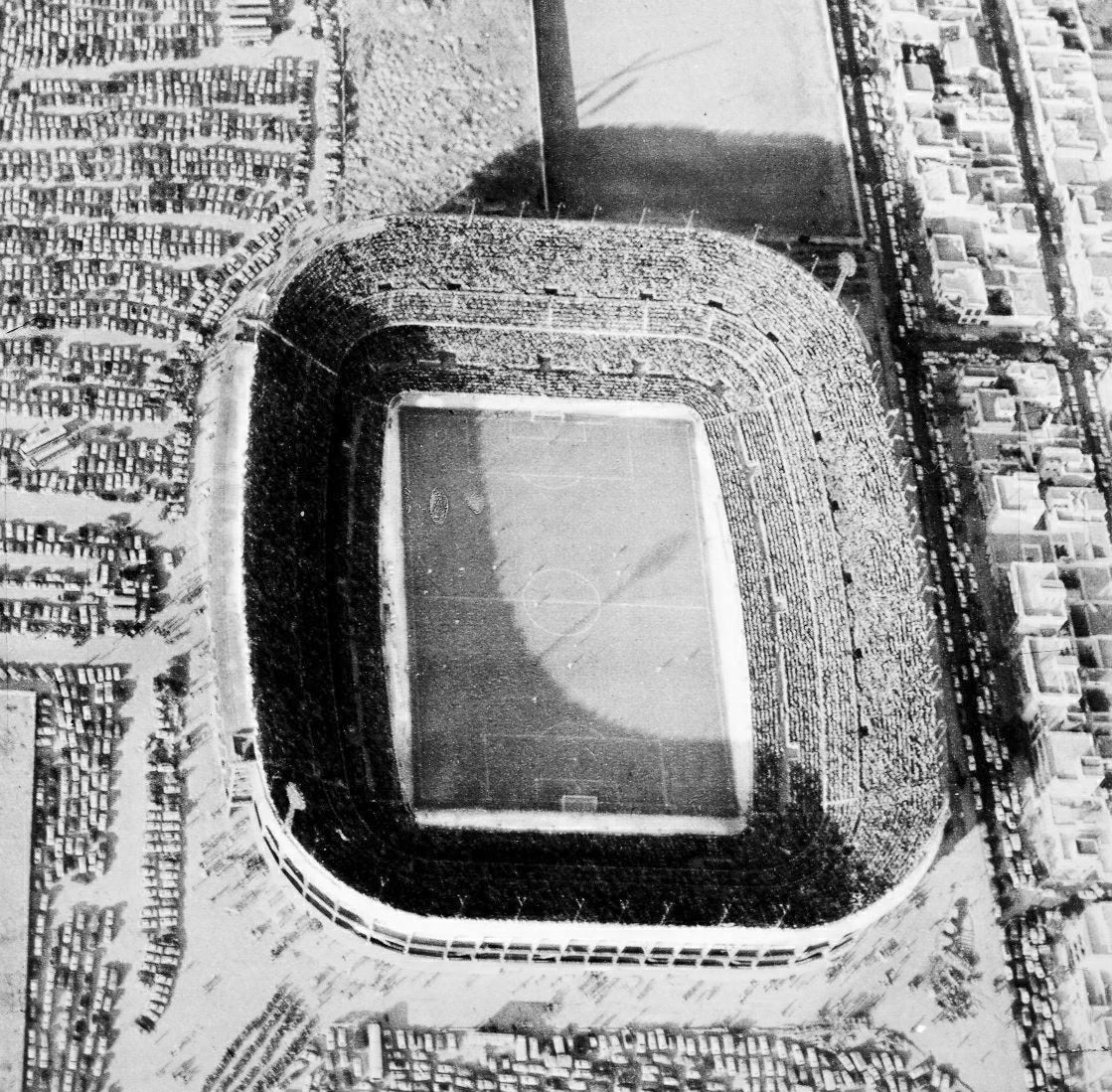 Vista aérea. Primer llenazo del estadio sevillista en su historia