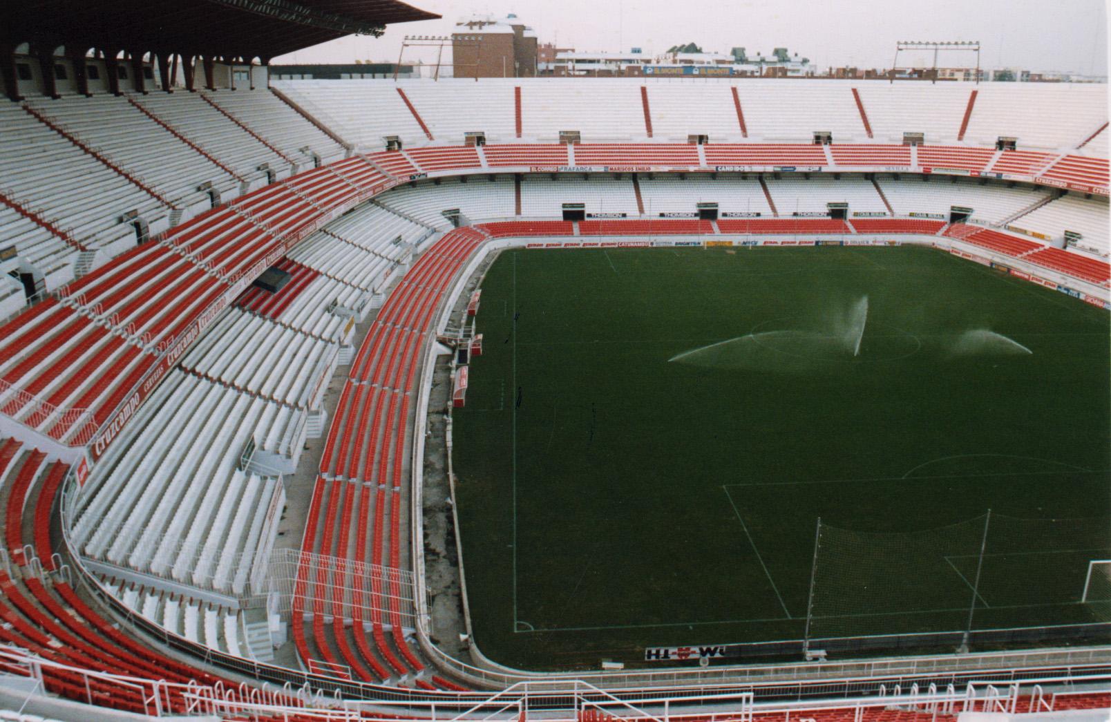 Ramón Sánchez-Pizjuán en 1998. Aspecto del estadio del Sevilla en el año 1998