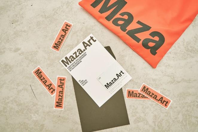 Maza Card, arte contemporáneo emergente. La casa de subastas MAZA.ART, puesta en marcha por Antonio Yera con el propósito de fomentar el arte emergente de calidad y la cultura del coleccionismo entre el público joven, ofrece la posibilidad de regalar arte contemporáneo de calidad de una forma muy original. Carga su 'Maza Card' con el importe que desees y su destinatario podrá hacer uso del crédito elegido para abonar las obras adquiridas en cualquiera de las subastas Maza.Art, que se celebran a lo largo del año. El regalo perfecto para los amantes del arte contemporáneo. Precio: crédito a elegir