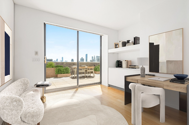 Así es el ático que ha vendido Alessandra Ambrosio. En esta planta también hay un estudio que se puede convertir perfectamente en un tercer dormitorio y que da paso a la terraza más grande del penthouse en la que hay una zona de descanso y comedor al aire libre en la que organizar cenas con amigos o familiares.