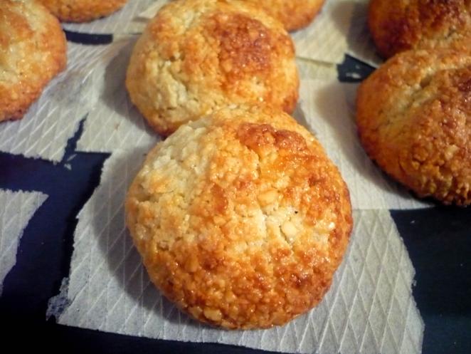 Cordiales. Estos dulces tradicionales aportan 480 Kcal por cada 100 gramos. Contienen 28,3 gramos de grasas de las que solo 2,5 gramos son saturadas. De los 40 gramos de hidratos de carbono, 32 gramos son azúcares.