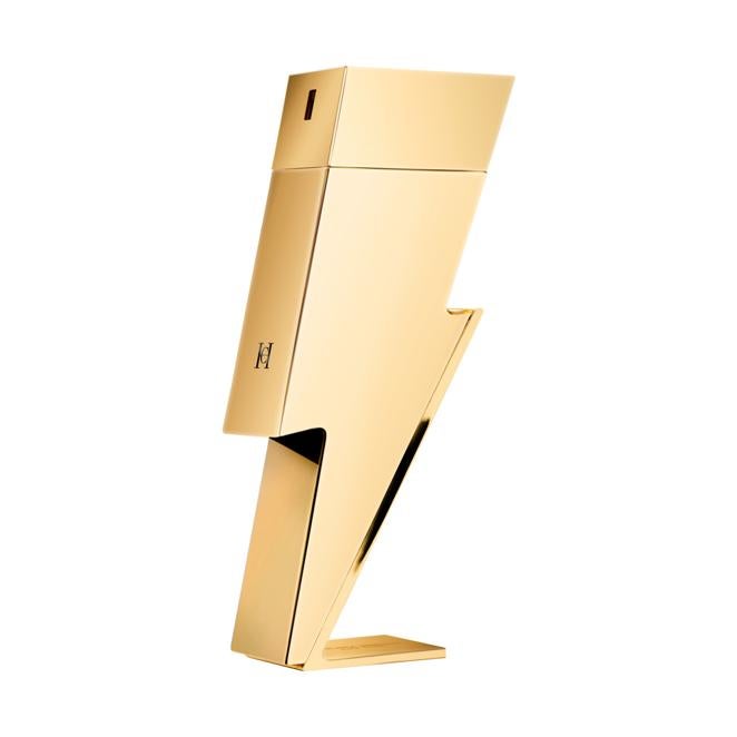Bad Boy Gold Fantasy Collector de Carolina Herrera (109 €, 100 ml). Para celebrar esta época festiva, Carolina Herrera lanza una edición de coleccionista de su fragancia masculina Bad Boy, bañada en oro. Dentro, la fragancia de siempre, tan sutil, como brillante, que juega con las facetas opuestas que conviven en la masculinidad contemporánea. Las notas más clásicas, cálidas y oscuras, se someten a un frescor luminoso que aporta un giro capaz de traducir la eterna rebeldía del hombre.