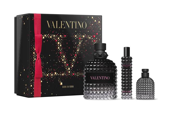 Born in Roma Coral Fantasy Hombre de Valentino (62,52 €, en Perfumes Club). Una historia aromática afrutada y oriental, con una estela amaderada inspirada por los atardeceres de la Ciudad Eterna. La energía de Roma se refleja en la bergamota, la manzana roja y un toque especiado de canela. Además, incluye en el corazón salvia y lavandín, combinado con una salida ahumada gracias al tabaco y el pachuli de Bali. El estuche incluye Eau de Toilette vaporizador 100 ml + Eau de Toilette vaporizador 15 ml + Eau de Toilette 4 ml.
