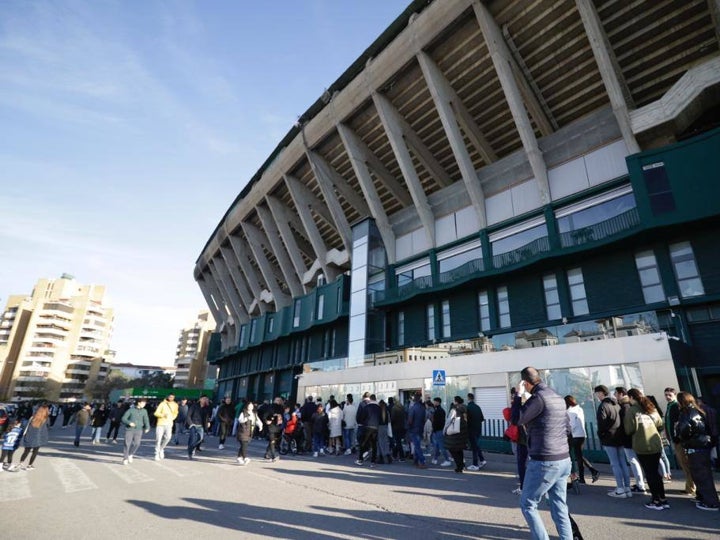 El Betis reúne a 17.000 aficionados en el entrenamiento a puerta abierta este lunes