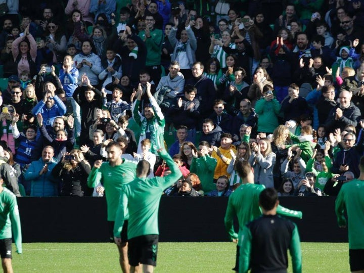 El Betis reúne a 17.000 aficionados en el entrenamiento a puerta abierta este lunes