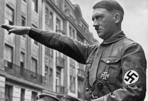 Hitler, durante uno de sus actos públicos en Alemania, durante la década de 1940