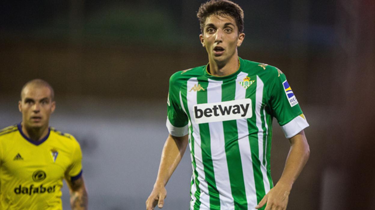 Edgar luce la camiseta del Betis con el patrocinio de la casa de apuestas Betway