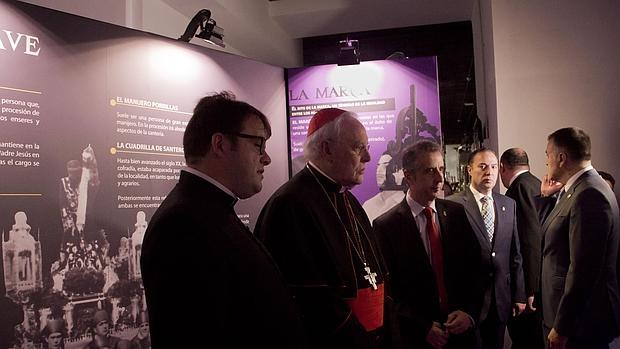 El cardenal Amigo, durante la inauguración del Museo de la Santería