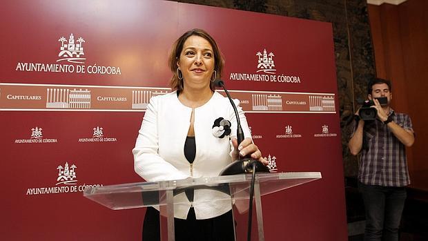 La alcaldesa, durante una rueda de prensa