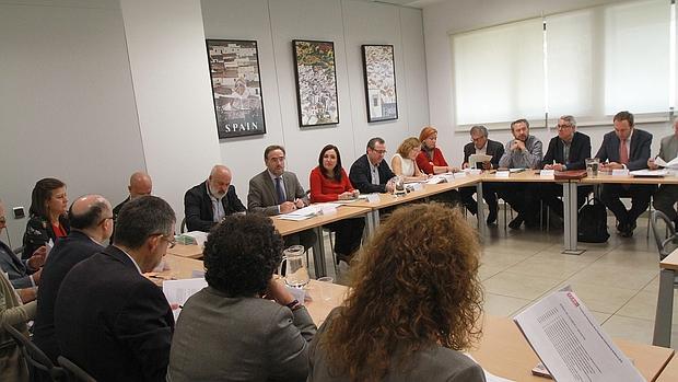 Reunión del Observatorio de la Vivienda que se celebró ayer con la presencia de agentes sociales y económicos