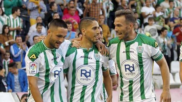 Florin se abraza con Fidel tras el gol