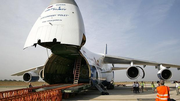 Una avión Antónov de carga