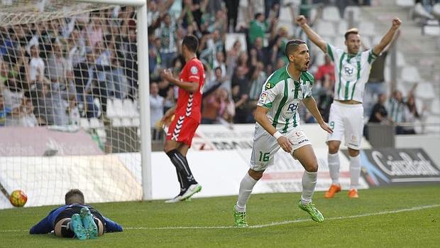 Fidel celebra su gol ante el Nástic