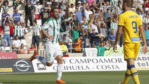 Xisco Jiménez celebra un gol ante el Alcorcón