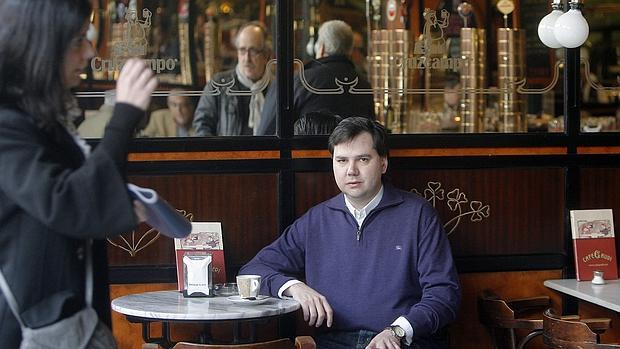 José Luis Rey posa para ABC en un bar de Córdoba