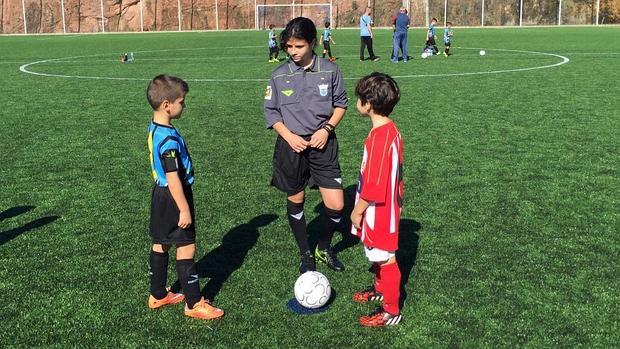 Yaiza, con los capitanes antes del saque inicial