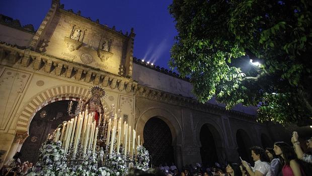 Virgen de los Dolores saliendo de la Catedral