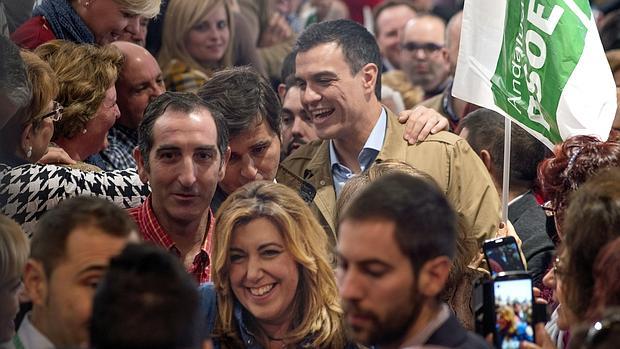 Susana Díaz y Pedro Sánchez a su llegada al mitin