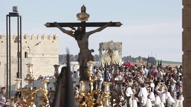 Hermandad del Amor en procesión