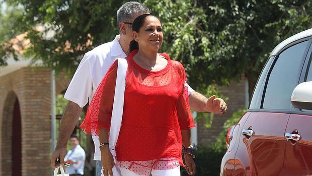 Isabel Pantoja en una de sus salidas de la cárcel de Alcalá de Guadaíra