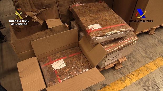 Cajas con tabaco aprehendido en esta operación