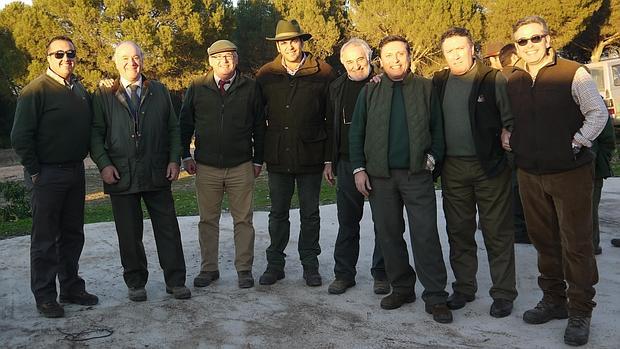 Grupo de cazadores junto al alcalde de Santisteban del Puerto en la montería municipal del pasado sábado