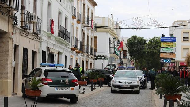 Coches de la Guardia Civil en el lugar del suceso