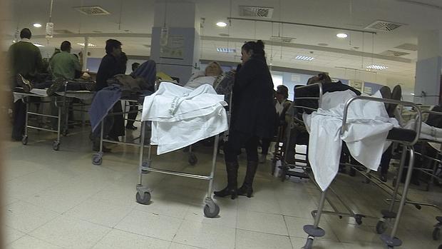 Enfermos y familiares en las Urgencias del Hospital Macarena