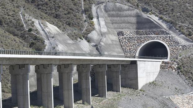 Túnel del AVE tapiado en Sorbas