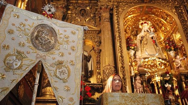 Elena Murillo exaltando a la Virgen del Carmen de San Cayetano