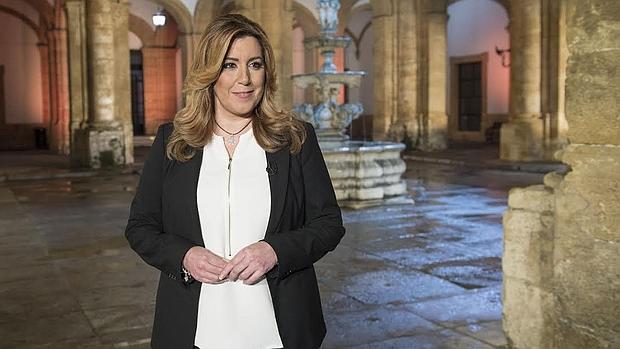 La presidenta Susana Díaz en el patio de la Universidad de Sevilla desde donde ha pronunciado su discurso de fin de año