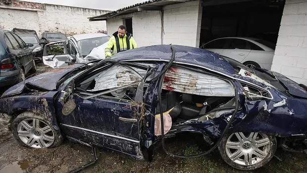 Estado del coche siniestrado en Villafranca de Córdoba, donde murió una persona
