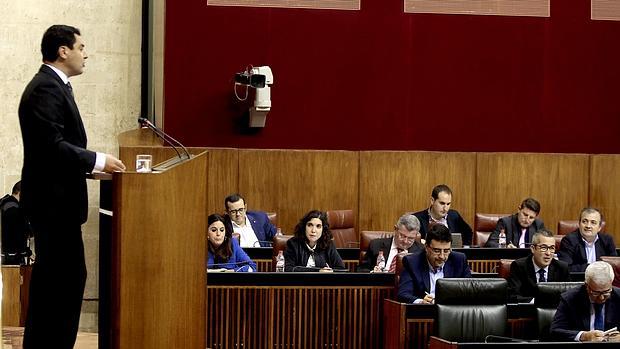 Juanma Moreno, presidente del PP-A, en el Parlamento