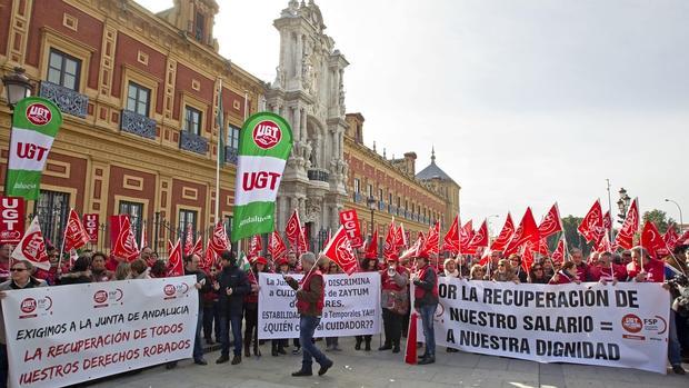 Manifestación de funcionarios ante el Palacio de San Telmo