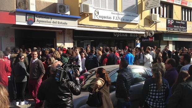 Ambiente en Roquetas el día que tocó el premio mayor de la lotería de Navidad