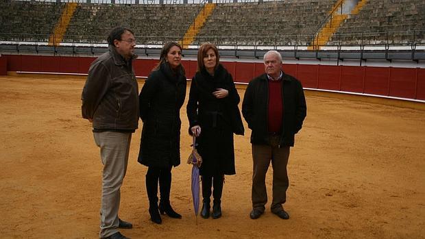 Visita de Ambrosio a la plaza de toros de Priego en 2011